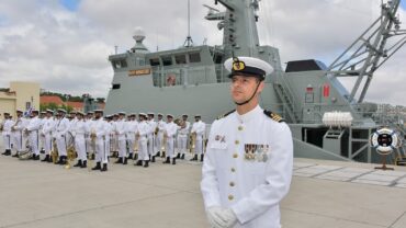 Les marins « refusent de surveiller le navire russe »