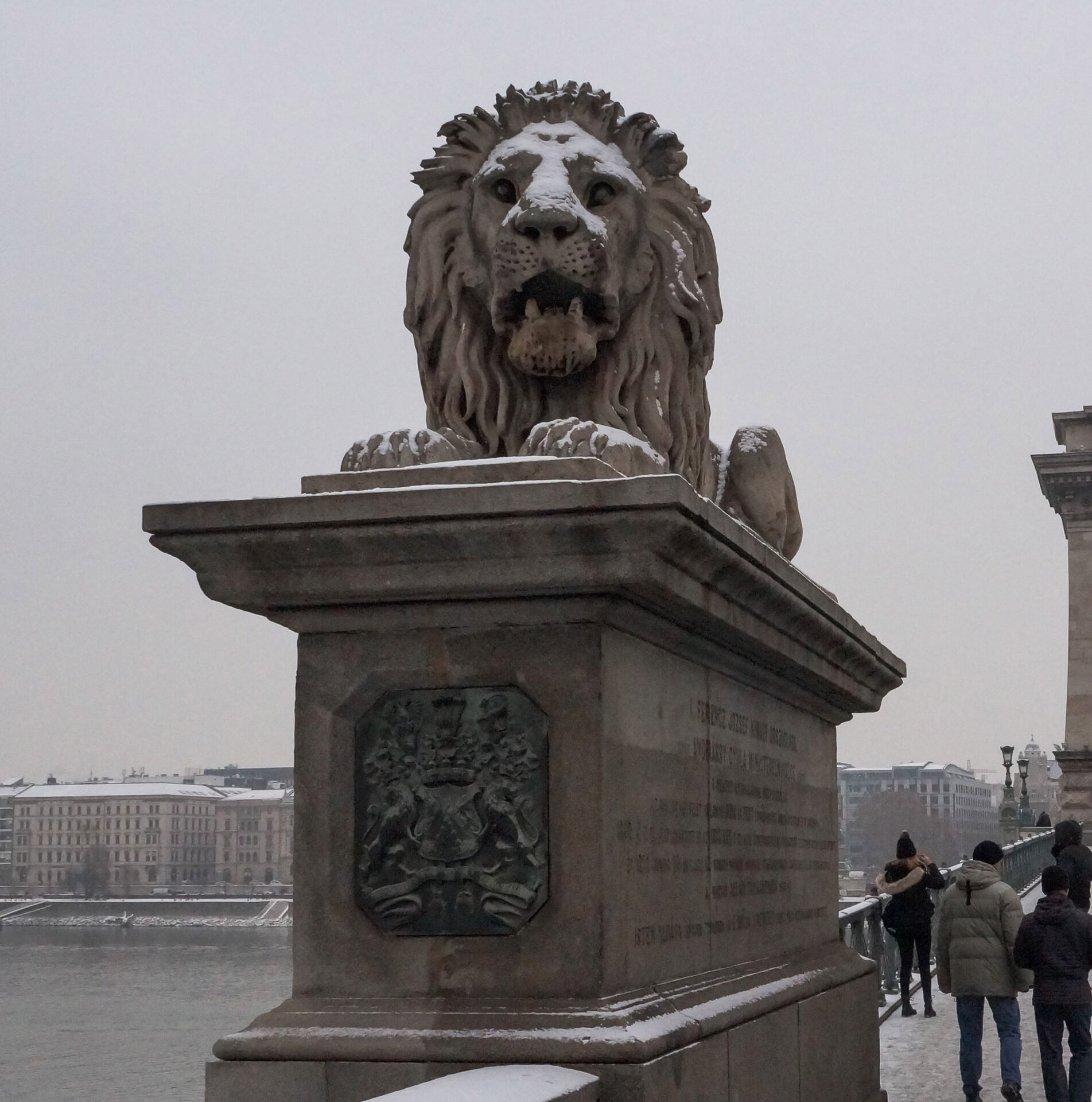 LES LIONS SANS LANGUE DE BUDAPEST