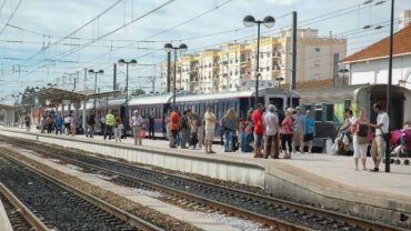 Déraillement d’un train en Algarve causé par une vis placée sur la voie ferrée « exprès »