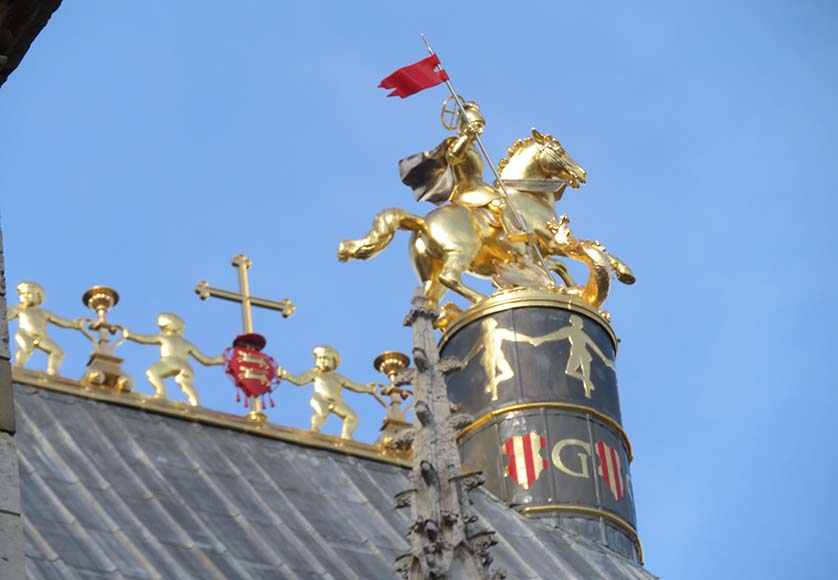 St George rampant au sommet de la cathédrale