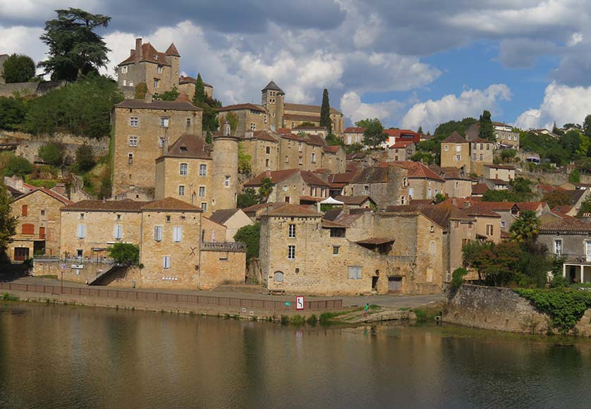 La ville de Puy-l'Évêque près de Cahors au coeur du vignoble