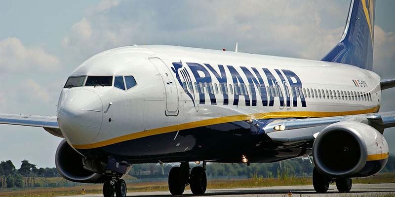 Un avion de Ryanair a été détourné vers Faro après qu’un passager a été surpris en train de fumer