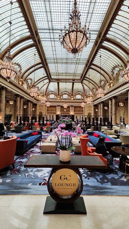 Le magnifique salon du hall si le lieu de San Francisco, l'historique Palace Hotel