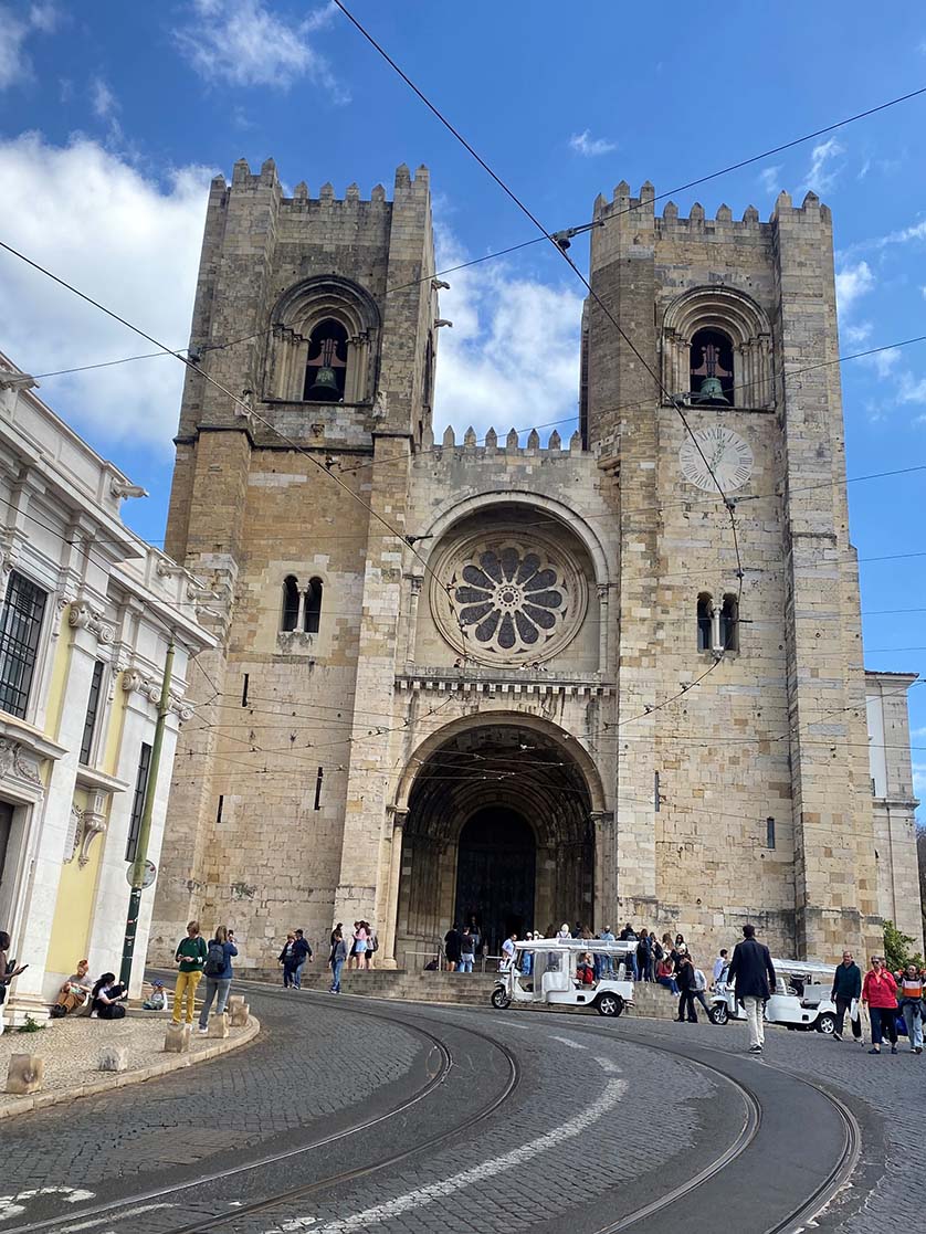 La Sé, la cathédrale romane du XIIe siècle de Lisbonne dans le quartier d'Alfama