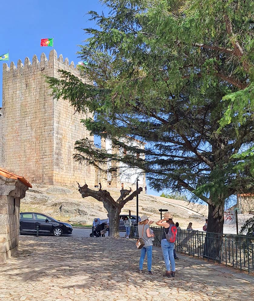 Le château de Belmonte se dresse au point culminant de la ville