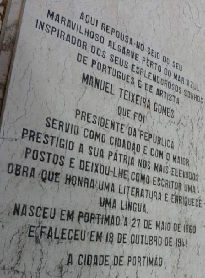 Pierre tombale de Manuel Teixeira Gomes à Portimão Photo PETER BOOKER