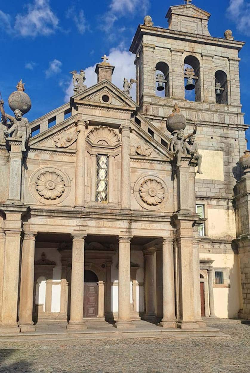 La façade baroque de l'église de Nossa Senhora da Graça