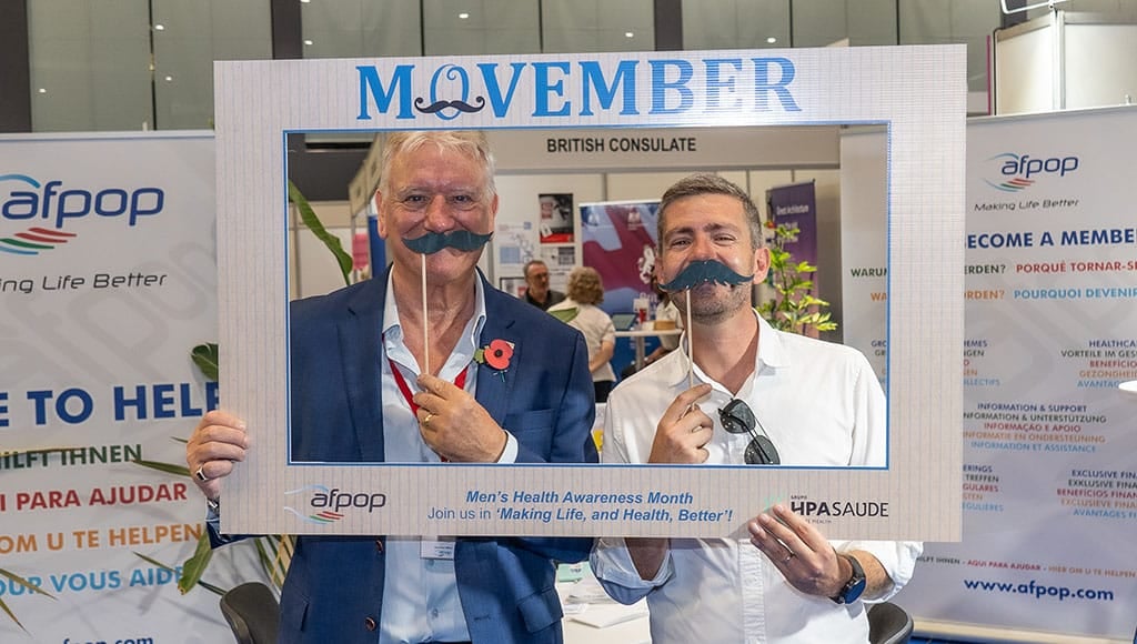 Movember 1 - Michael Reeve de l'afpop (à gauche) et le président de la RTA, André Gomes