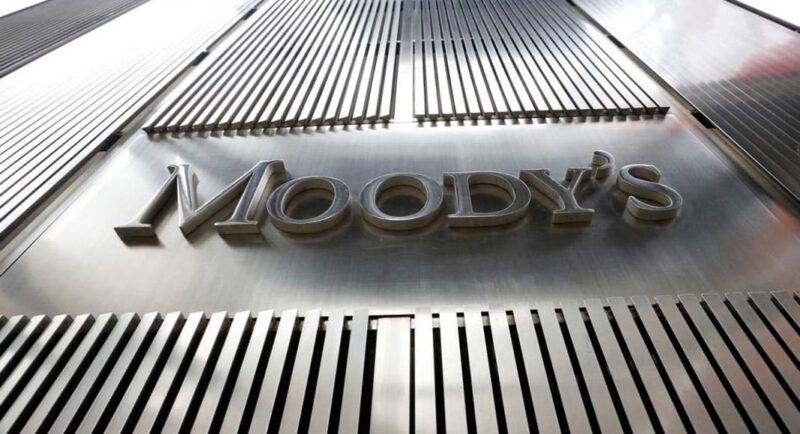 Moody’s relève la note de six banques