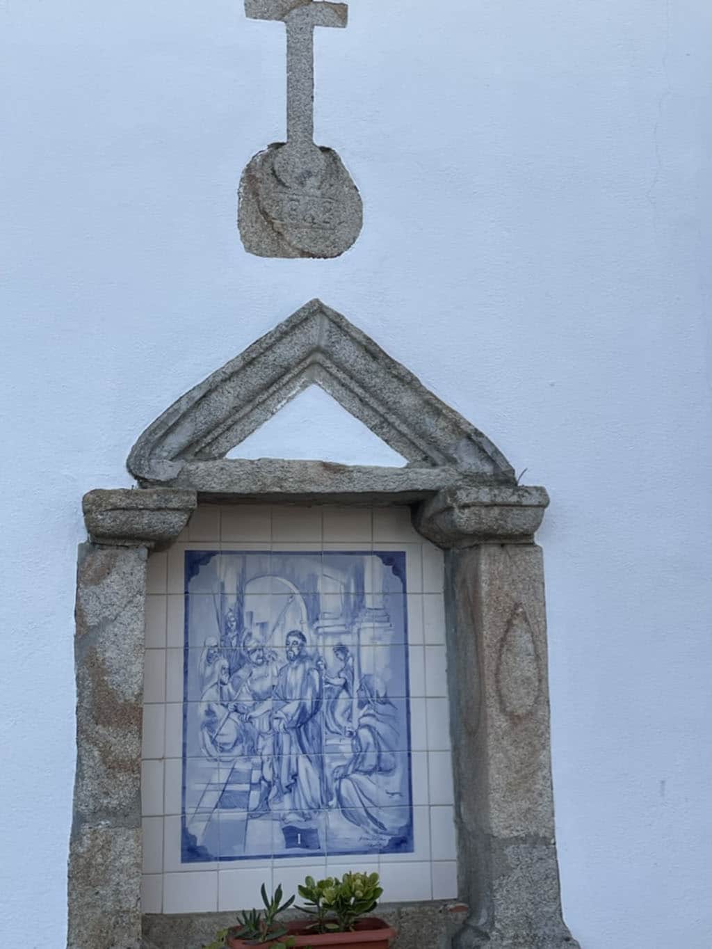 Date de 1868 gravée dans le mur de la Casa Adelina, au-dessus du chemin de croix II
