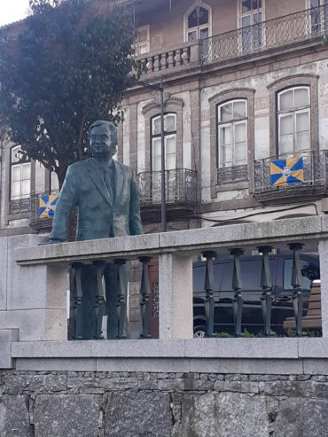 Statue d’António Guterres : « étrange » et « ridicule »