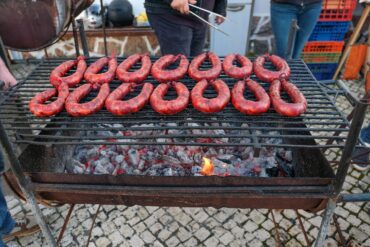 La populaire fête du saucisson fumé de Querença est de retour !