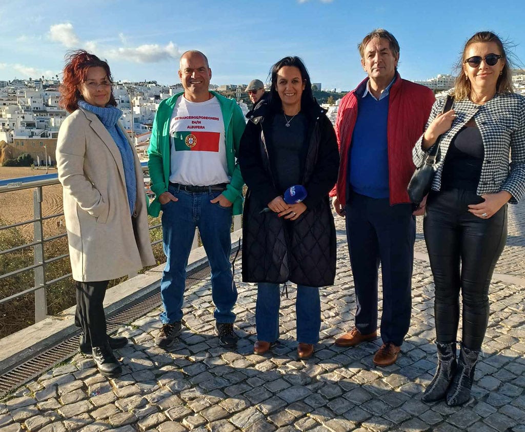 Paolo Funassi (deuxième à gauche) avec des collègues d'Estrangeiros/Foreigners Albufeira