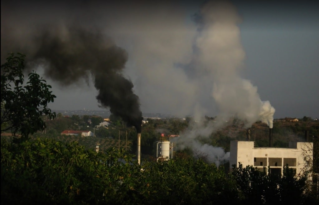 Les habitants renouvellent leur appel pour mettre fin aux fumées émises par l'usine de fabrication de bouchons de liège