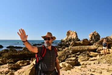 Des empreintes de dinosaures découvertes sur la plage d’Albufeira