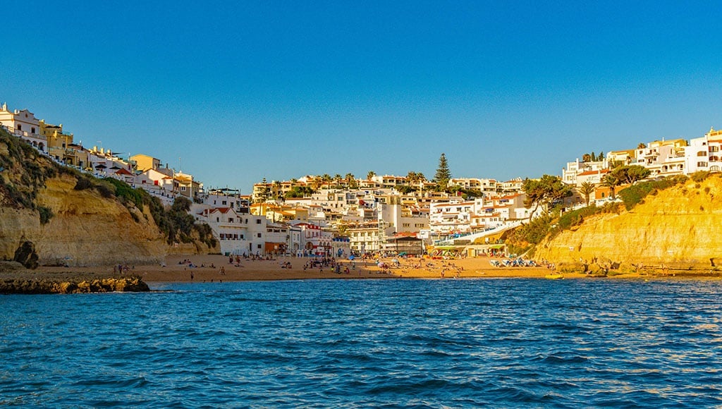 Vue imprenable sur Carvoeiro depuis la mer