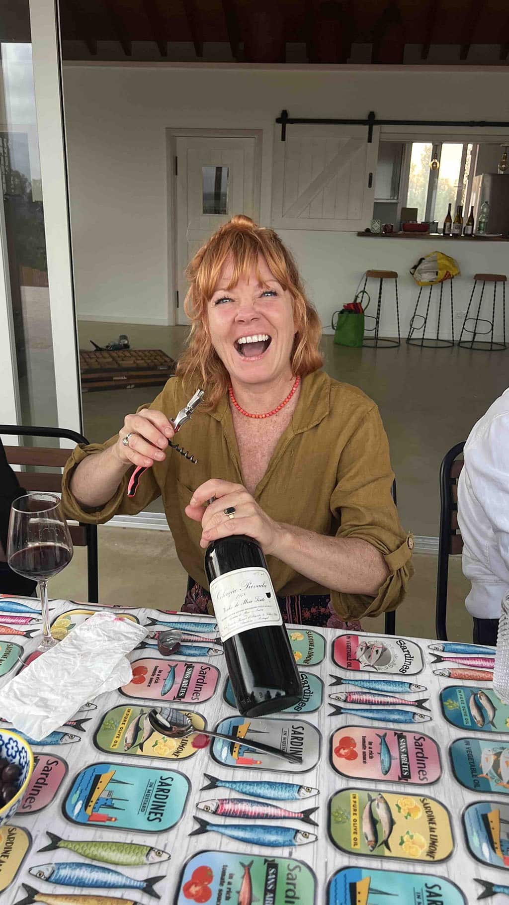 Pas de vin ? Candace Olsen, sommelière basée en Algarve, nous a rejoint pour notre deuxième dîner de vin à Vale das Estrelas et nous a apporté de belles surprises