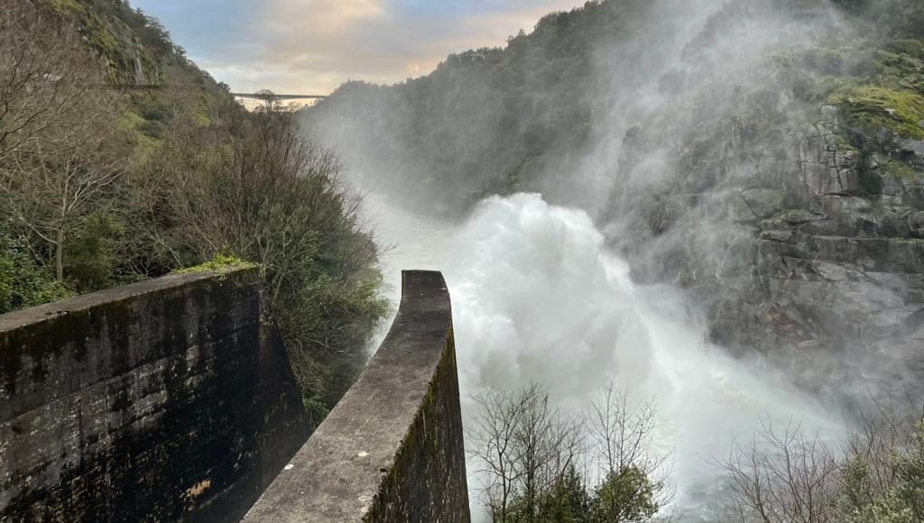 Sortie déversoir du barrage de Cabril, rivière Zêzere