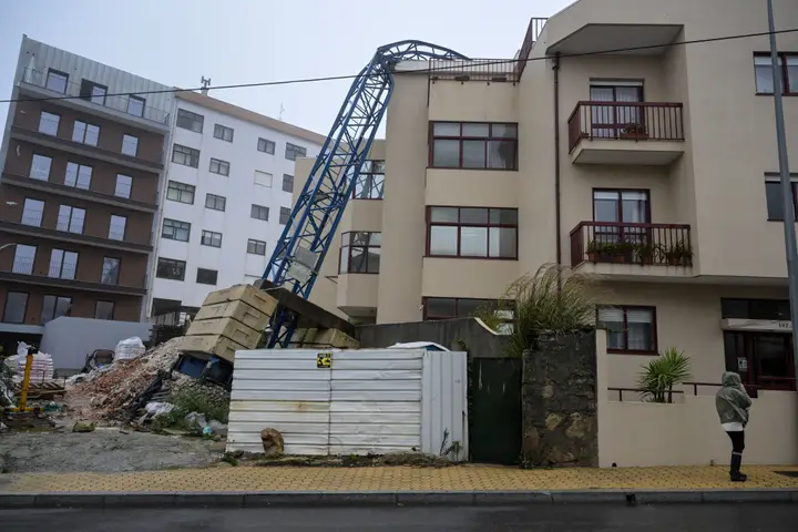 Plus de 300 000 personnes sans électricité alors que la tempête tropicale Kirk traverse le Portugal