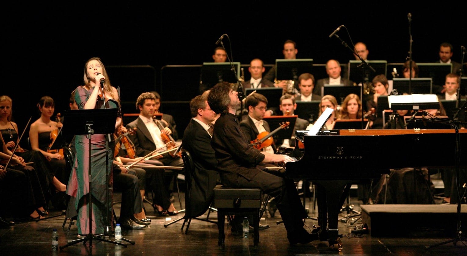 Bernardo Sassetti avec l'Orquestra Sinfonietta de Lisboa en 2010, pendant l'estreia de Gente Singular no TEMPO