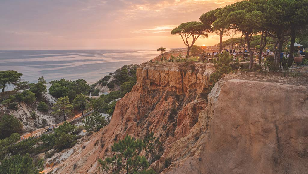 Vue de l'une des falaises du Pine Cliffs Resort