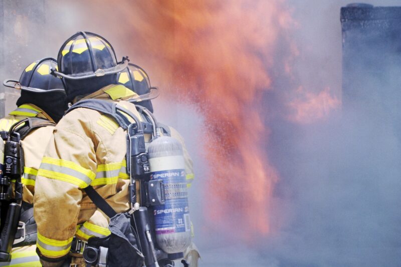 Le vent et la chaleur ravivent l’incendie de Sabrosa