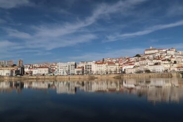 Une digue du Mondego cède à Coimbra, l’A1 fermée