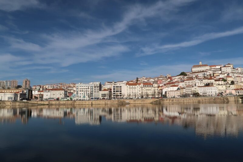 Une digue du Mondego cède à Coimbra, l’A1 fermée
