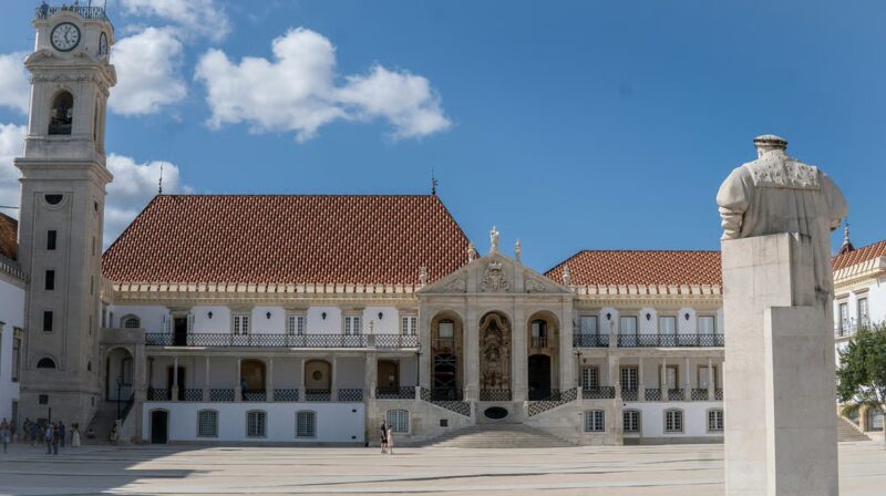 Coimbra : des étudiants menacés d’expulsion après des messages racistes