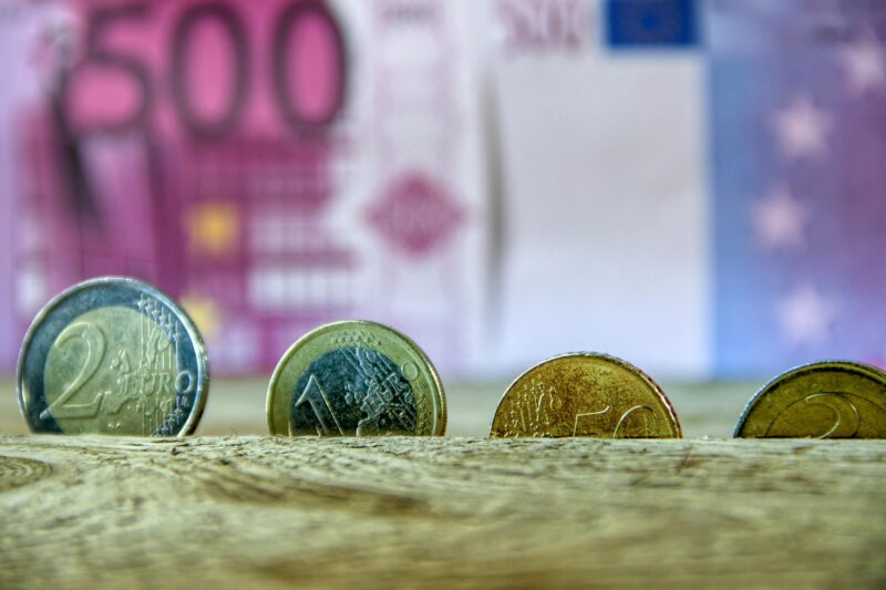 L’inflation grimpe à 3,4 % : le Premier ministre appelle au calme