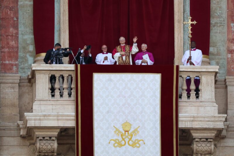 Le président portugais invite le pape à Fátima