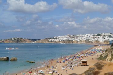 Baignade interdite sur deux plages d’Albufeira Baignade interdite sur deux plages d’Albufeira