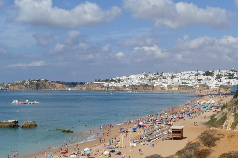 Baignade interdite sur deux plages d’Albufeira