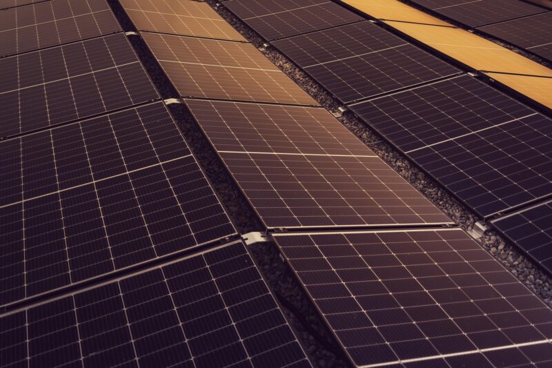 Des habitants contestent des méga-projets solaires