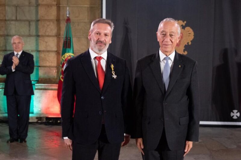 Le président Marcelo « décore » un homme d’affaires qui doit 2 millions d’euros d’impôts