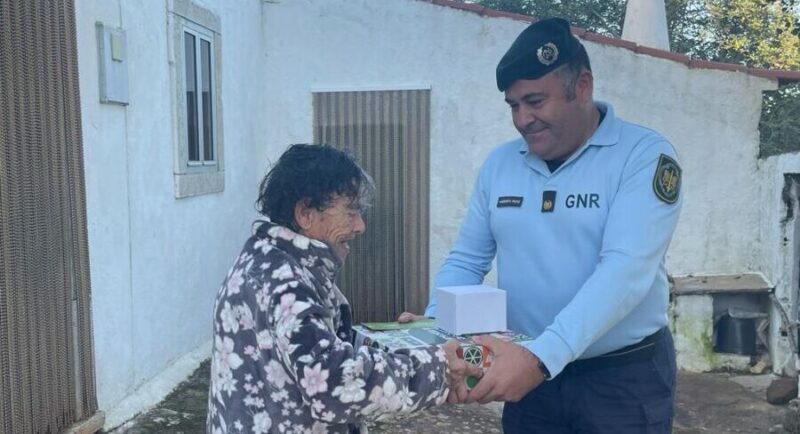Faro GNR apporte la joie de Noël aux personnes âgées vivant dans des zones isolées
