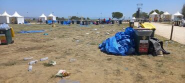 Des milliers de personnes quittent le parc Tejo après la dernière messe « laissant des traces de déchets »