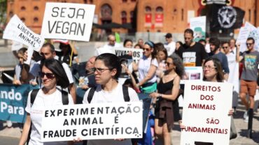 Des militants pour les animaux défilent à Lisbonne