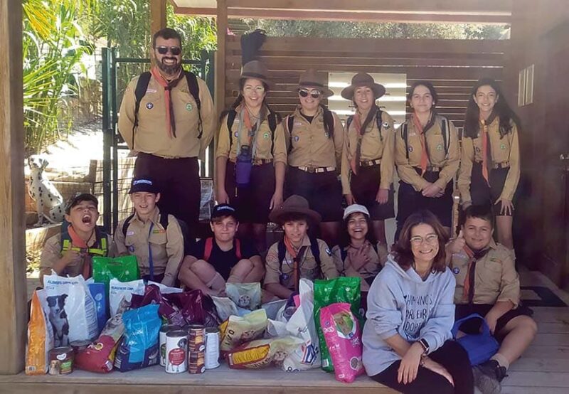 Les éclaireurs d’Almancil collectent de la nourriture pour Animal Rescue Algarve