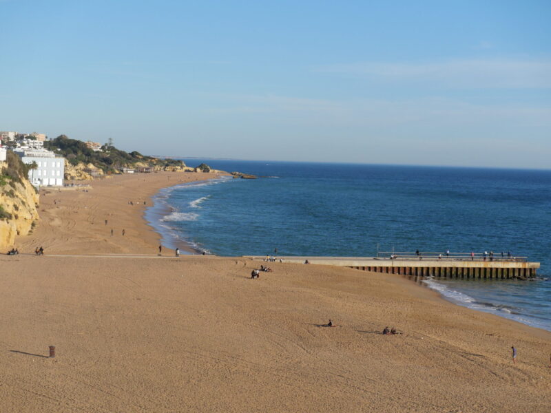 Albufeira commence la « saison des plages » avant le reste de l’Algarve
