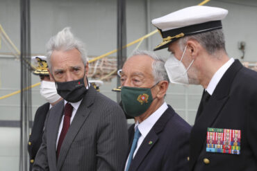 Le président assiste à des exercices militaires à la base navale d’Alfaiate
