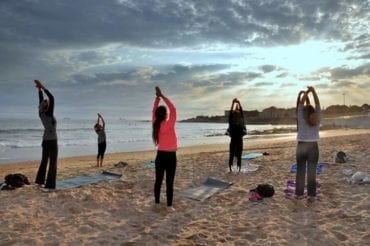 Des cours de yoga, fitness et Pilates en plein air et en français