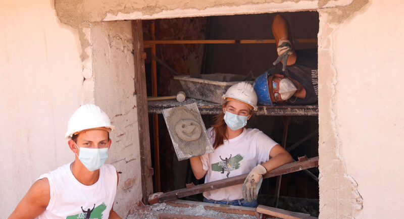 « Juste un changement » : de jeunes bénévoles aident à reconstruire et à rénover 15 maisons délabrées en Algarve