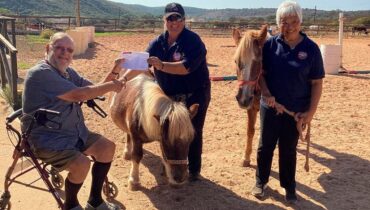 Le Club Algarve 41 fait un don de 500 € à l’équitation pour handicapés de Barlavento