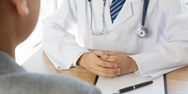 Le service de santé du SNS attire « moins de la moitié des nouveaux médecins »
