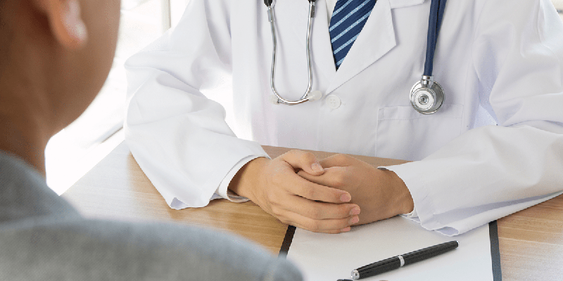 Le service de santé du SNS attire « moins de la moitié des nouveaux médecins »