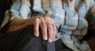 Les personnes âgées peuvent attendre 10 ans pour une place vacante dans une maison de retraite