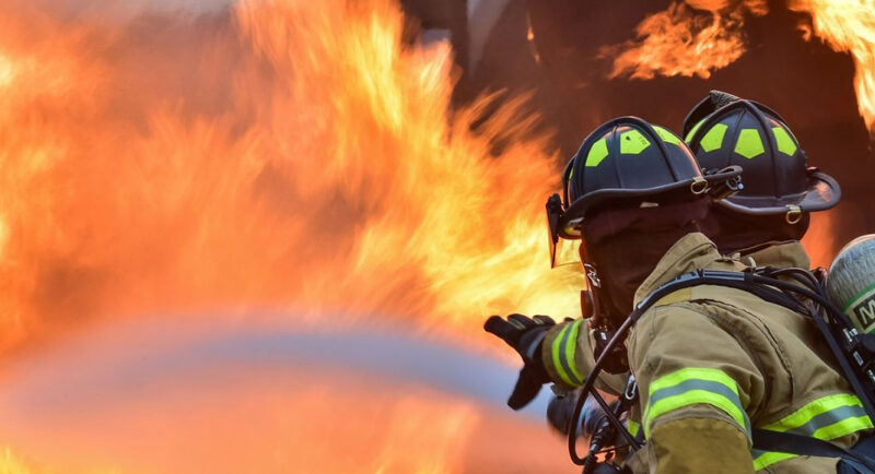 165 pompiers combattent un incendie de forêt à Loulé