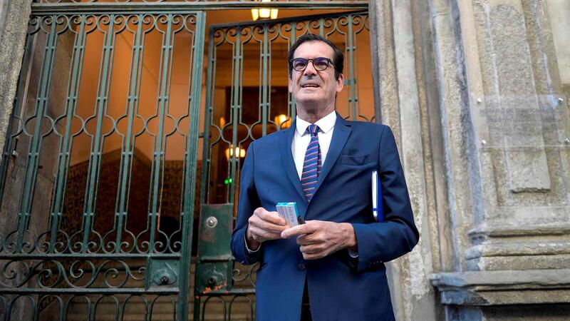 Le maire de Porto décroche la « majorité absolue » en raison de la « défection » d’un conseiller PS