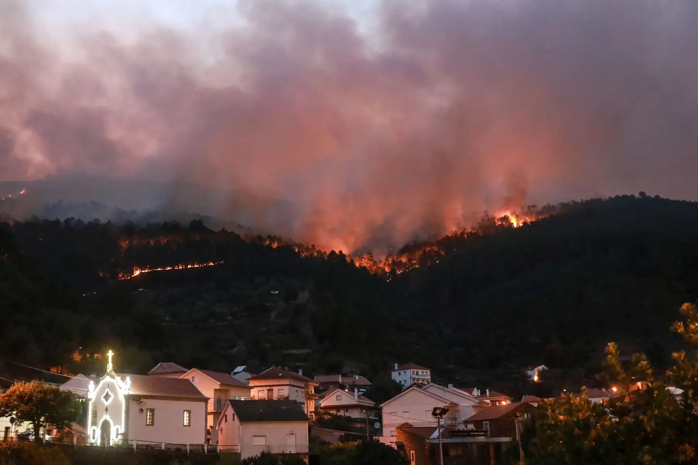 Le feu fait toujours rage dans la Serra da Estrela